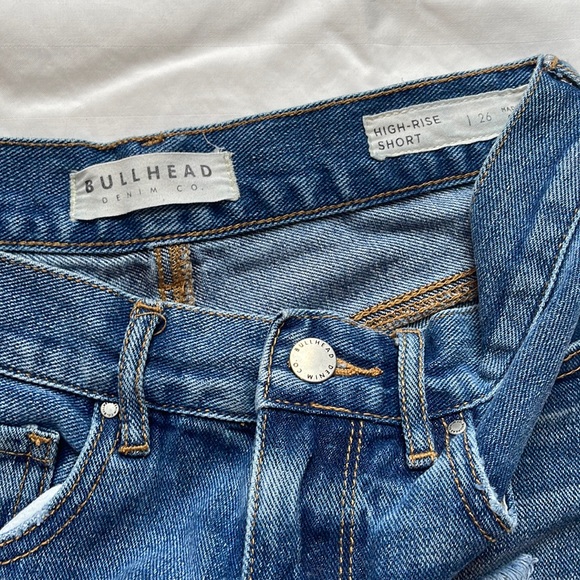 Bullhead Denim Co High Rise Blue Denim Short. SIZE 26. - Picture 5 of 6